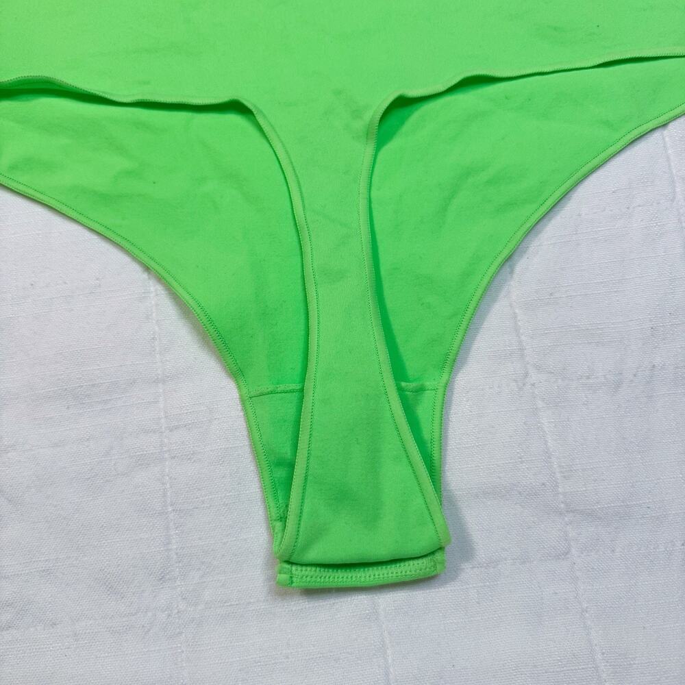 SKIMS Essential Bodysuit One Shoulder‎ Neon Green Highlighter Sz 4X/5X - Picture 7 of 8